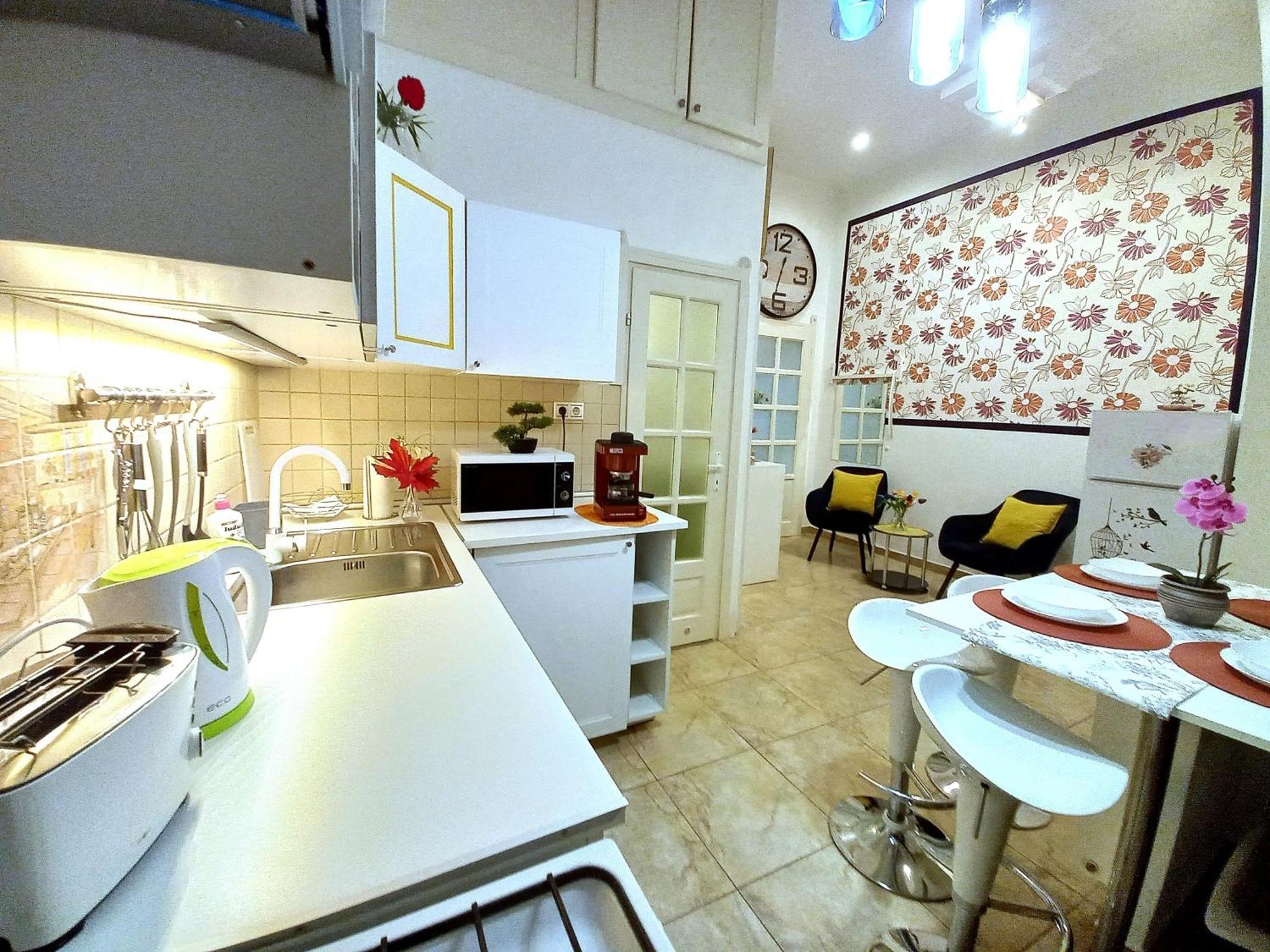 Mariann'S Modern Apartment In The City Center Budapest Exteriör bild