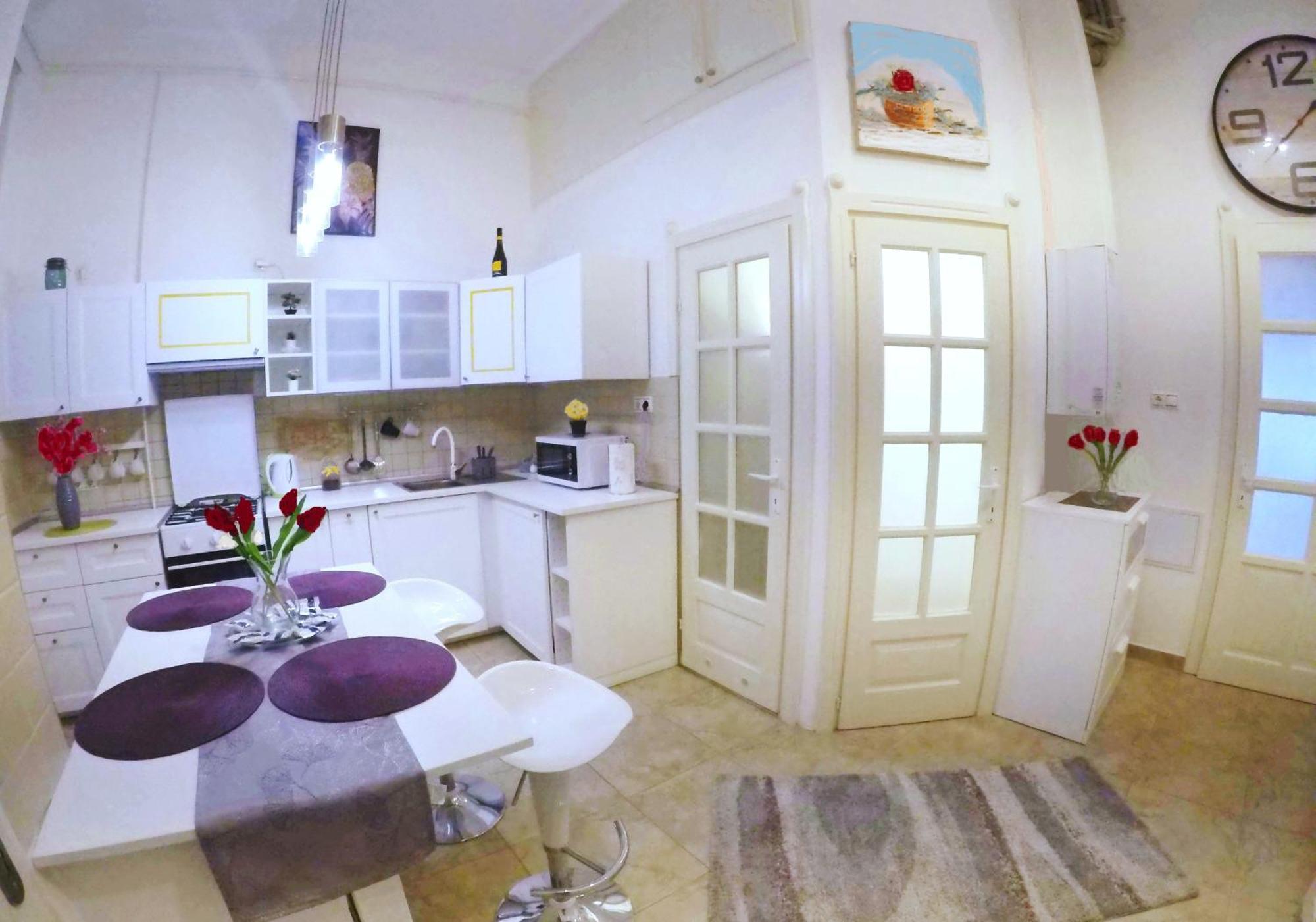 Mariann'S Modern Apartment In The City Center Budapest Exteriör bild